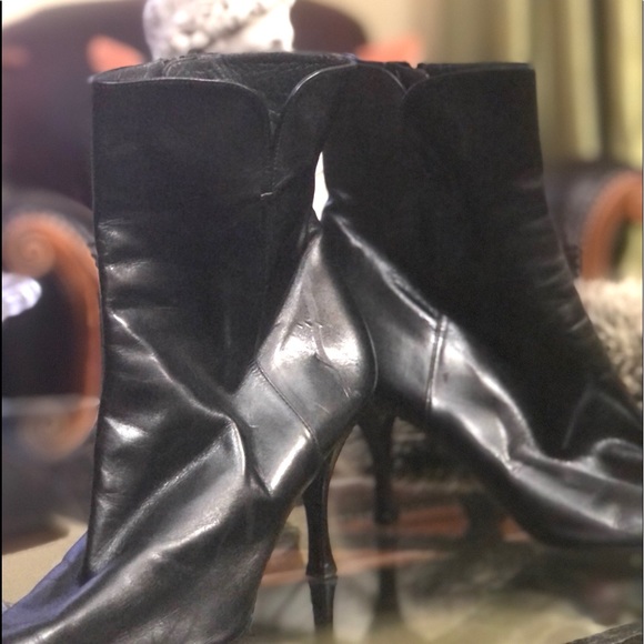 Stuart Weitzman Shoes - Stuart Weitzman Leather Ankle Boots